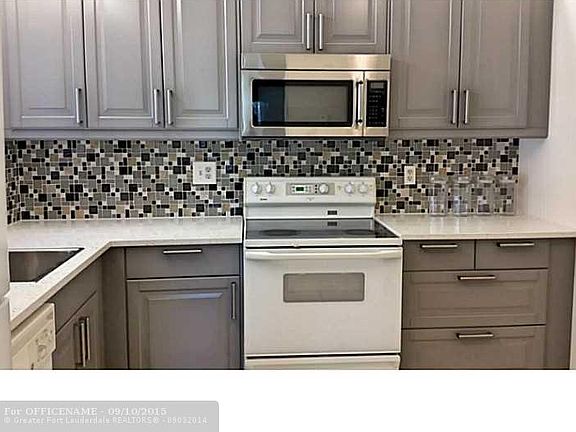 4th image of 2932 Carambola Cir S #2007