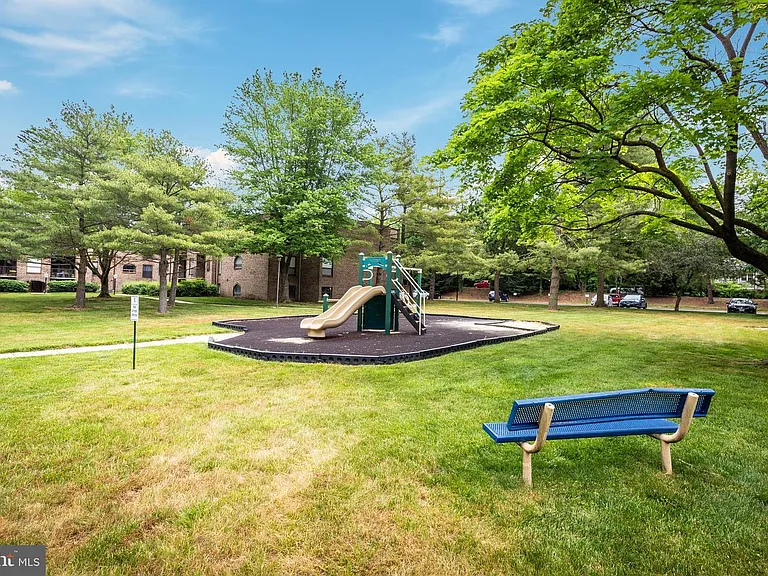 9 Silverwood Cir #11 — Photo 22