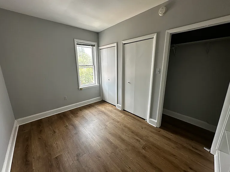 306 E St NE — Photo 27