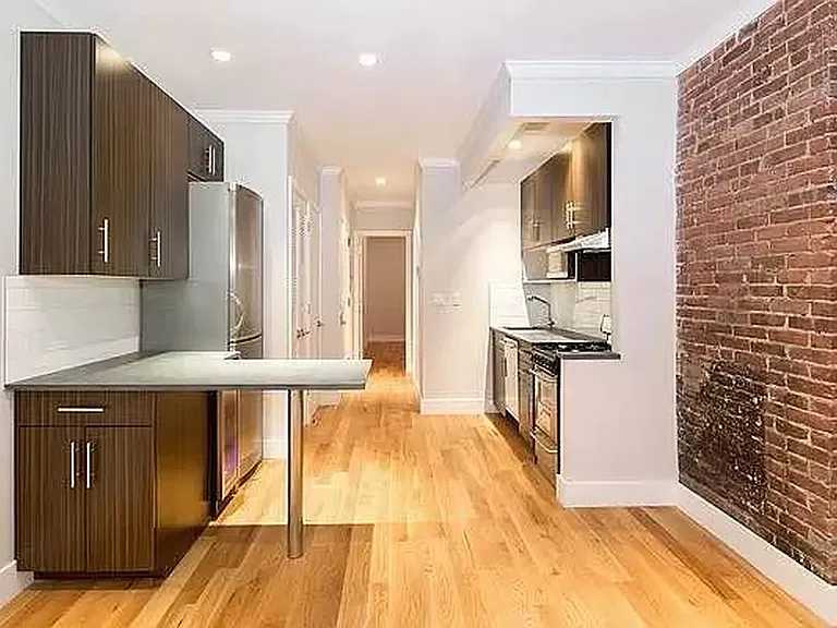 515 W 47th St #5A — Photo 2
