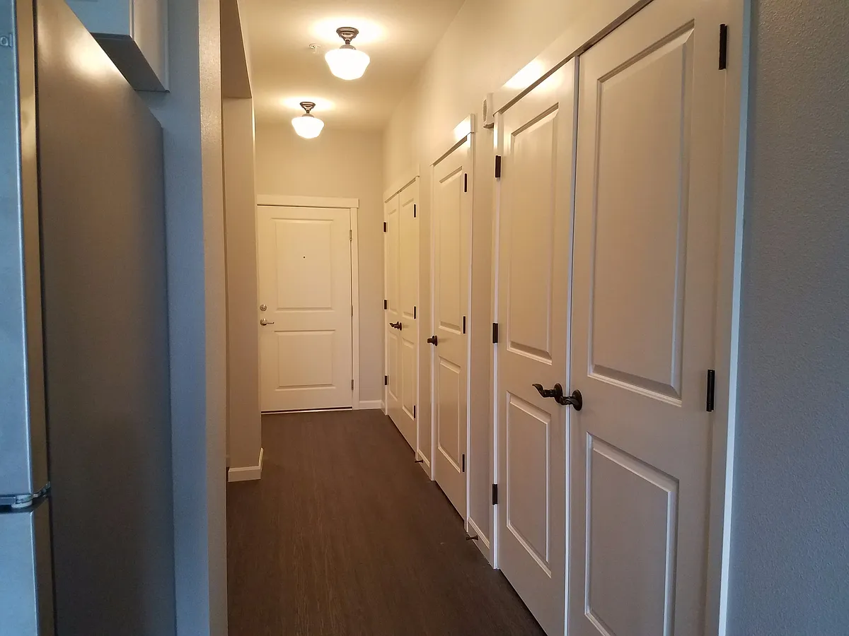 Building Photo - 6850 N Greenwich Ave #21