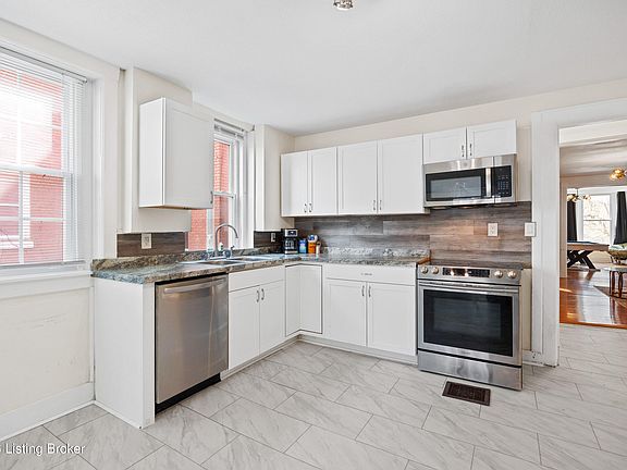 3rd image of 319 E Saint Catherine St