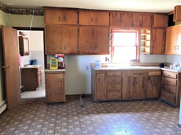 5th image of 343 NE 200th St
