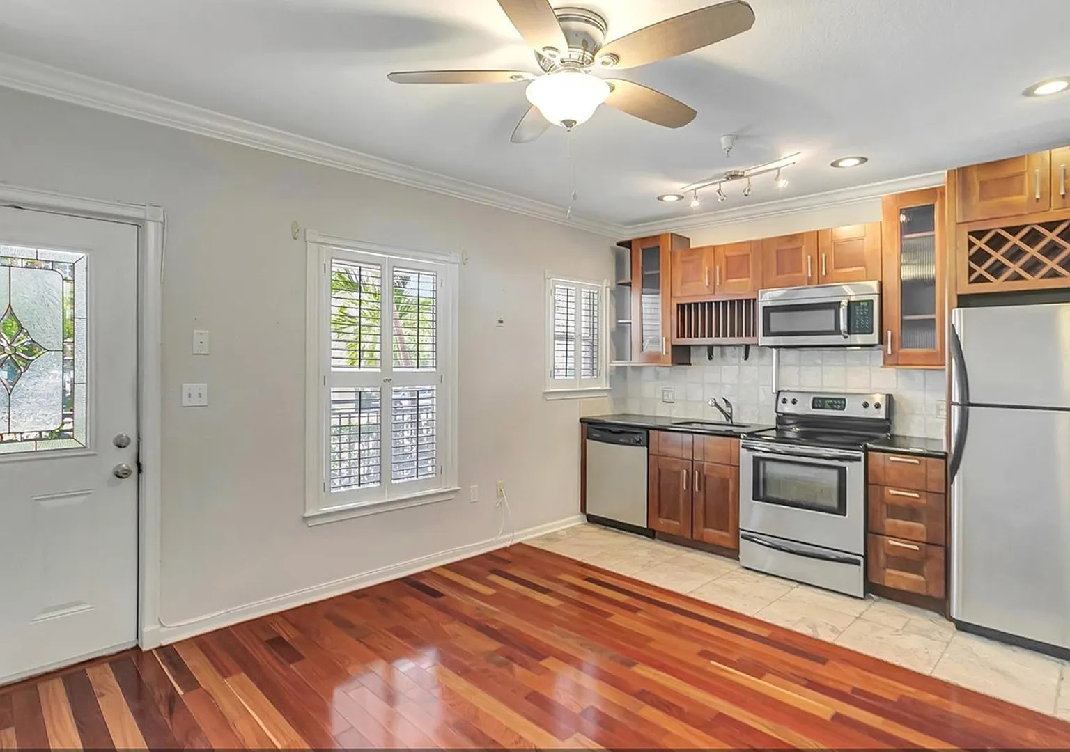 1 bedroom 1 bath In the Heart of Downtown! — Photo 2