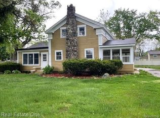 5385 Carroll Lake Rd, Commerce Township, MI 48382