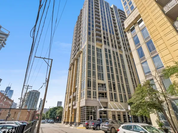 700 N Larrabee St APT 2015, Chicago, IL 60654