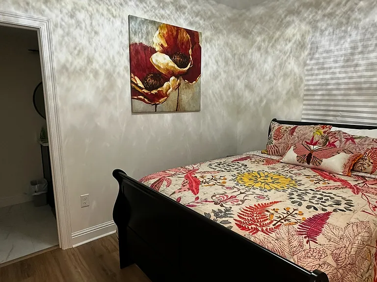 in-suite bath, tv in room queen bed