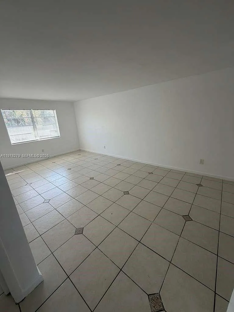Building Photo - 1350 NE 119th St #135024