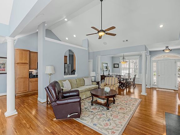 5th image of 405 Wennington Pl