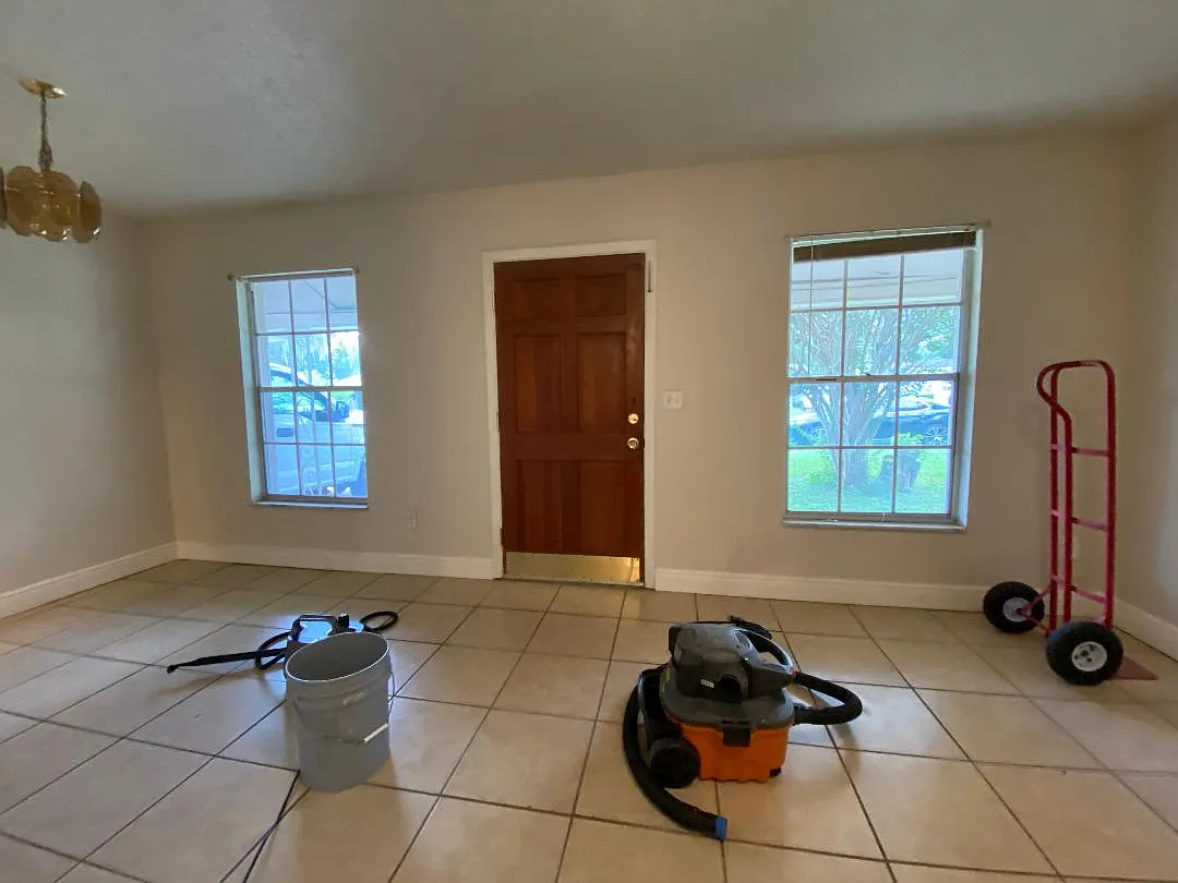 2 bed, 800 sqft, $1,500 — Photo 2