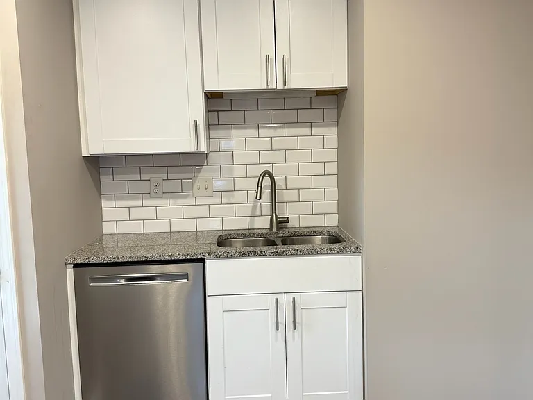 3551 Paxton Dr — Photo 8