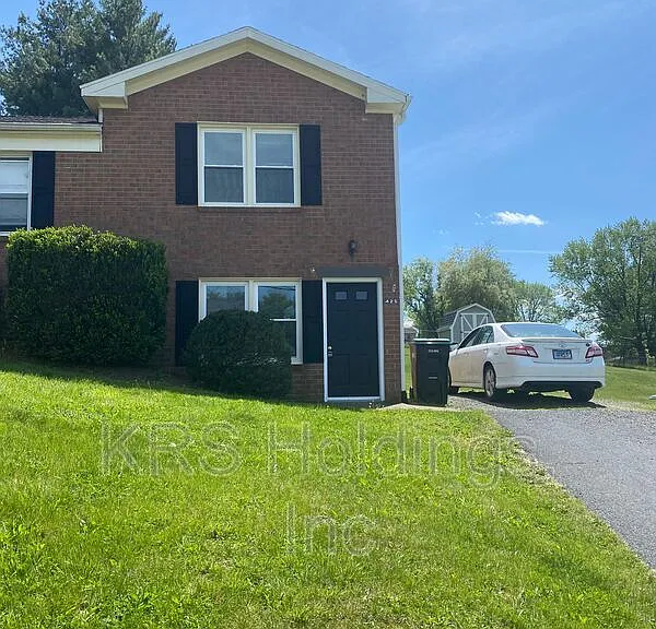 425 Mill St — Photo 1