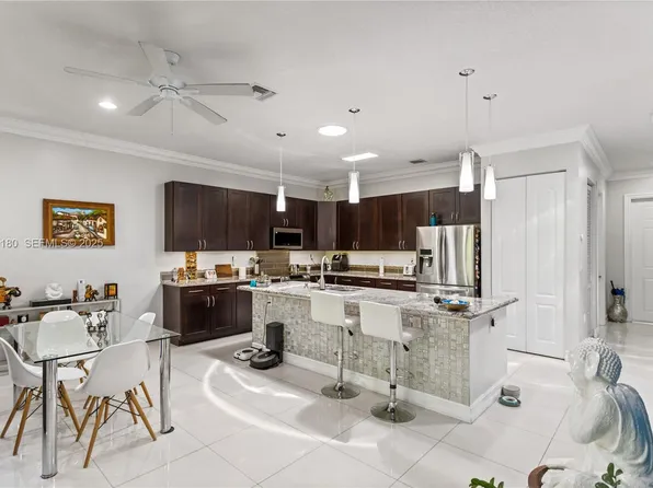 228 SW 4th St, Dania Beach, FL 33004