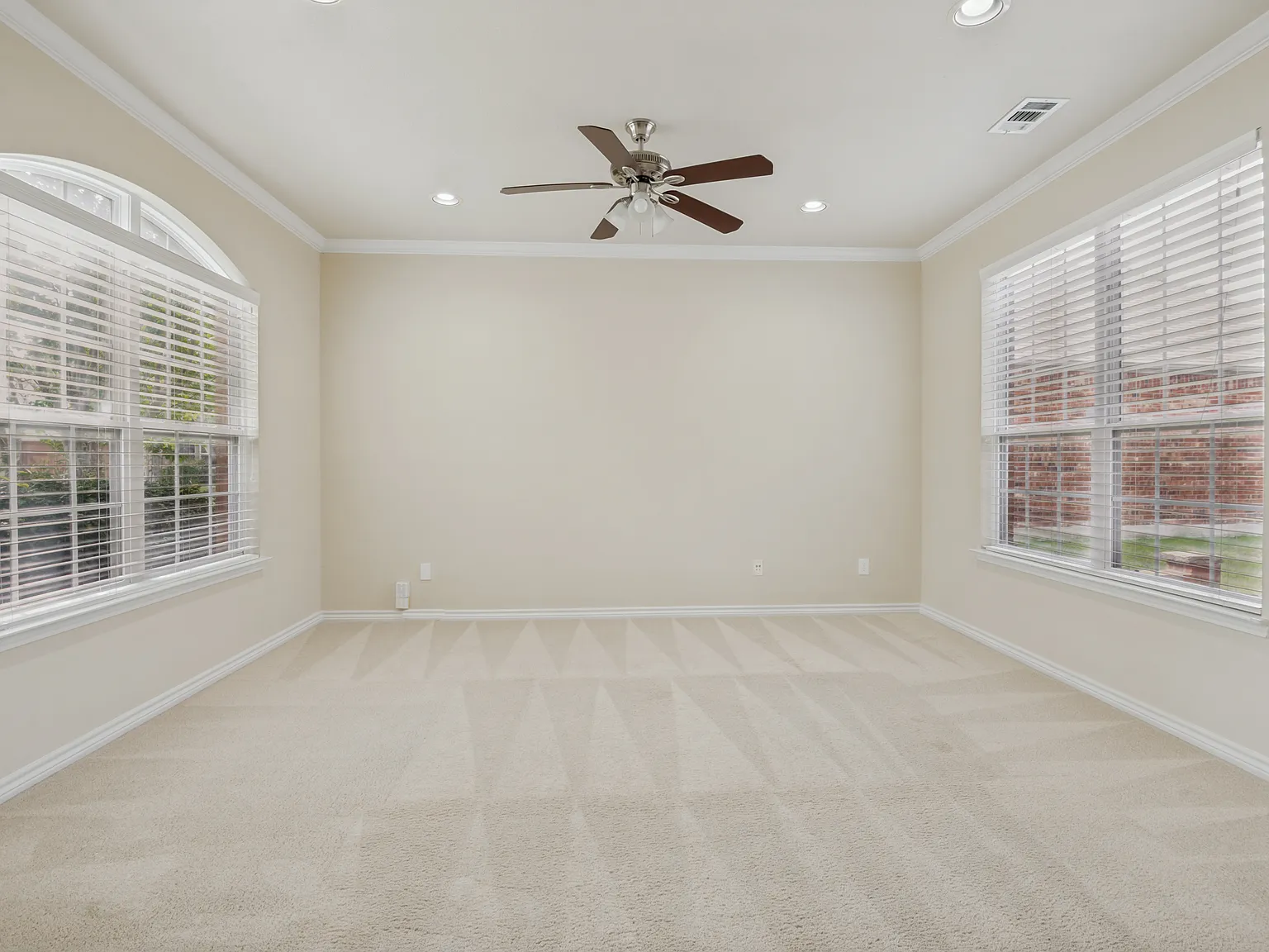 4 bed, 2.5 bath, 3039 sqft, $3,100 — Photo 3