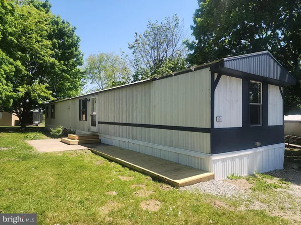 17 Mountain View Ter, Newville, PA 17241