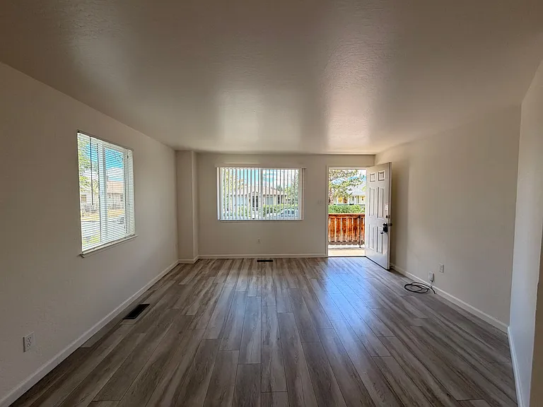 319 Thoma St #B — Photo 4
