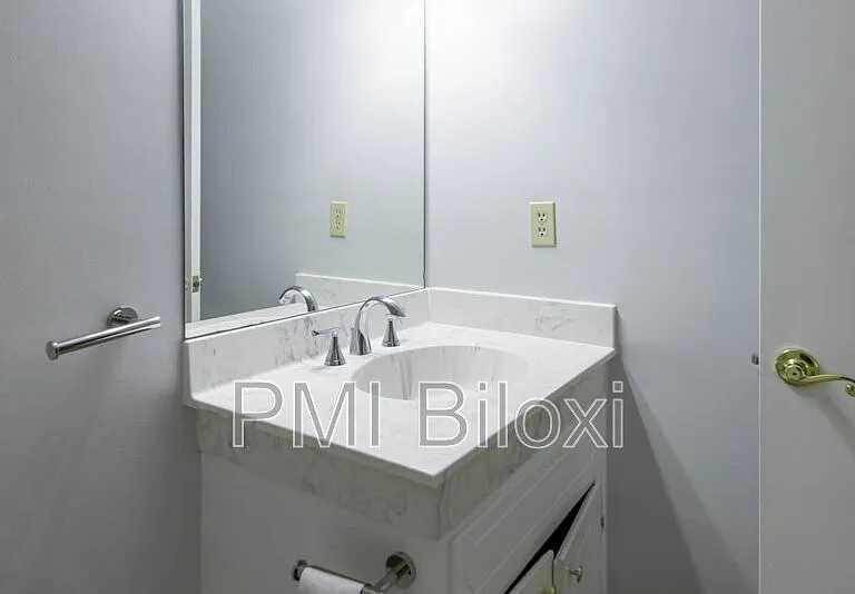 776 Whitney Dr — Photo 11