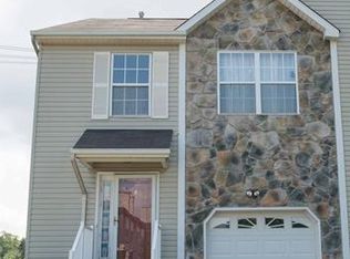 8 Victoria Dr #708, Somerset, NJ 08873