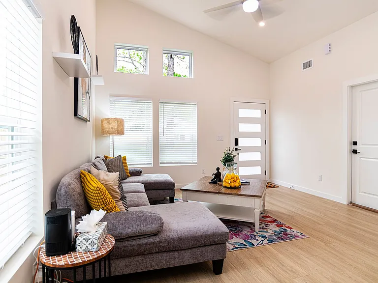 1038 Collier Blvd — Photo 3