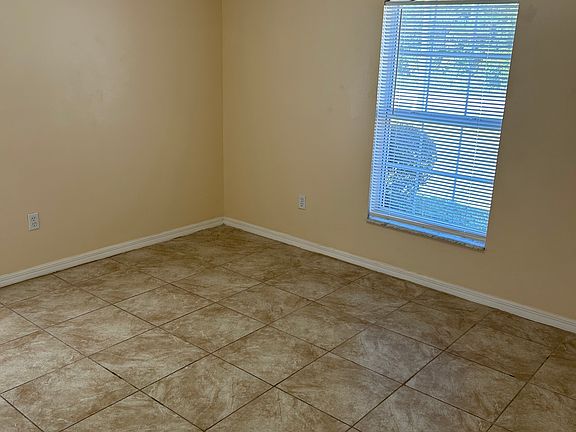 5th image of 19 Rainbow Ln #A