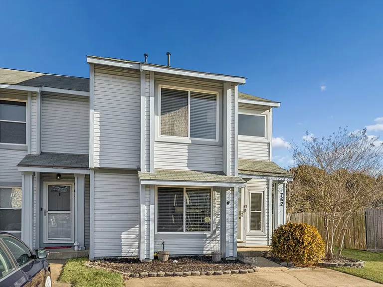 762 Quesnel Dr — Photo 3