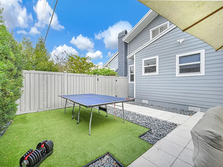 150 NE 50th Ter — Photo 103