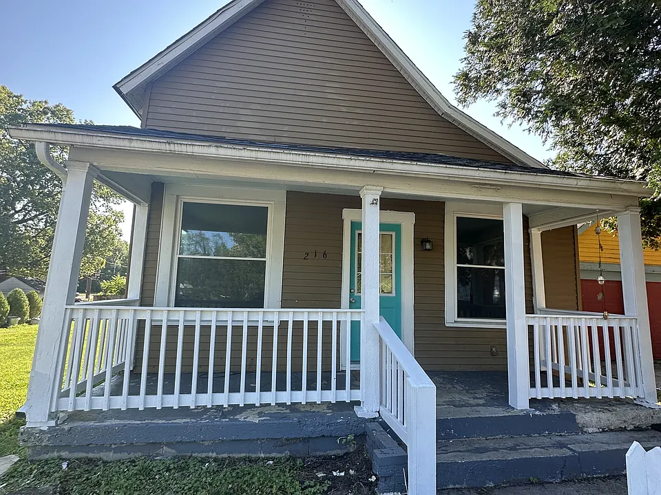 216 Delaware St