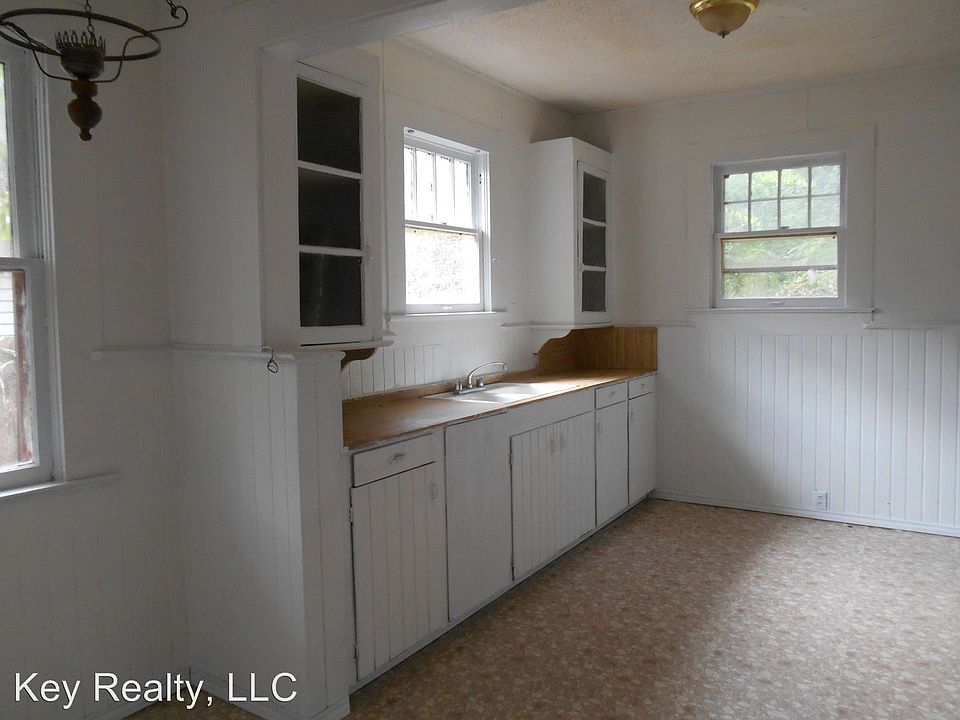 2nd image of 64 Bertie St