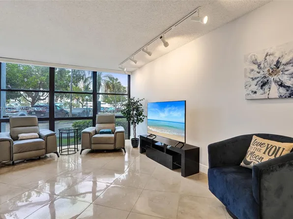 1000 Parkview Dr, Hallandale, FL
