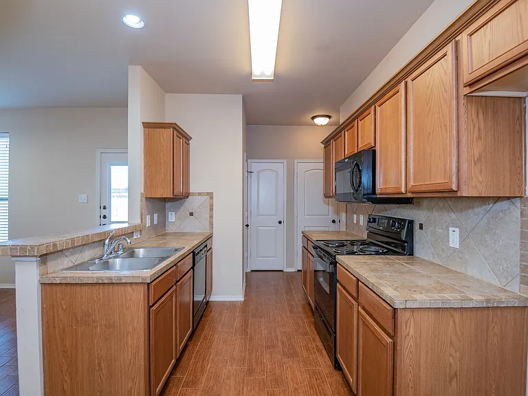1426 Piedmont Dr — Photo 8