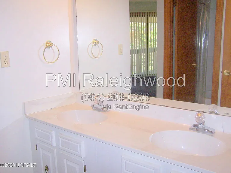 220 Foxkroft Dr — Photo 19