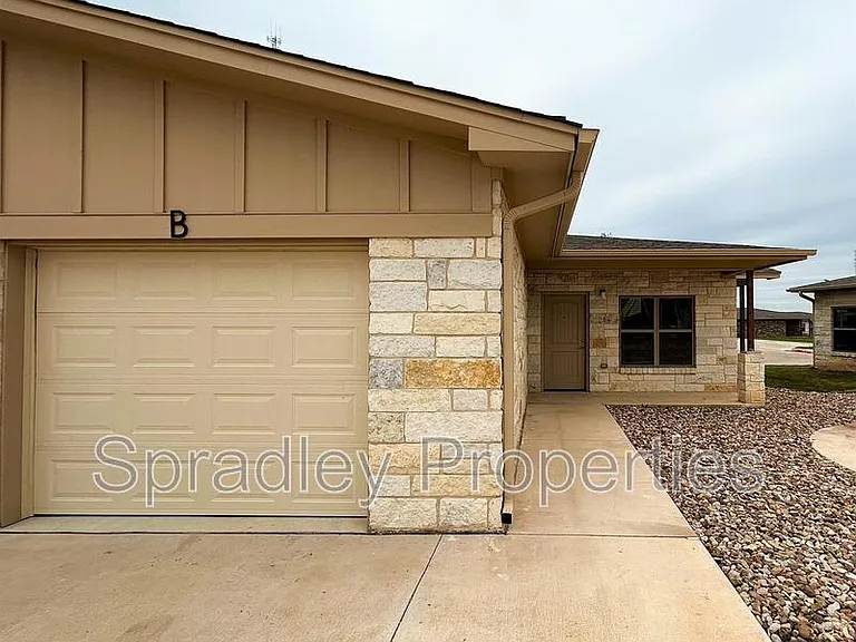 1033B Hibiscus Dr — Photo 1