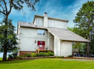 111 Scuppernong Ct, West End, NC 27376