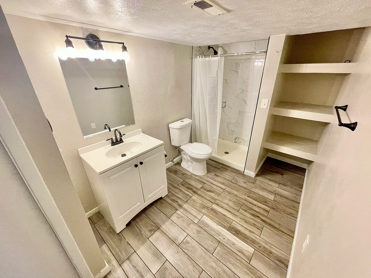 12104 E Virginia Dr — Photo 4