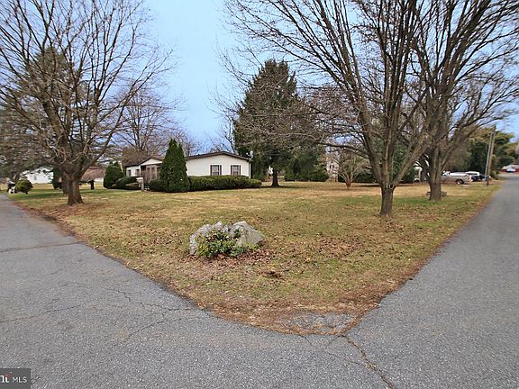 4th image of 2015 E Pennsylvania Ave