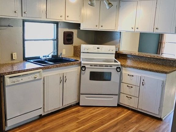 5th image of 17601 S Lois Dr