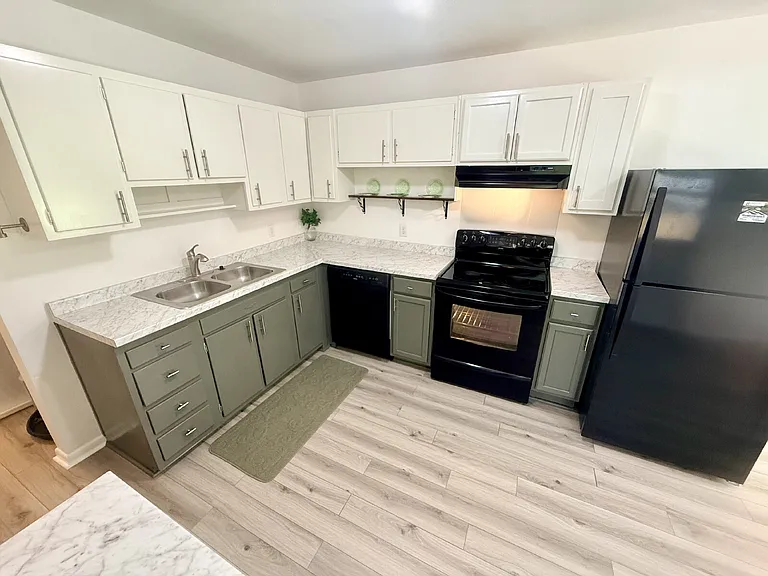 815 McNeil St — Photo 10