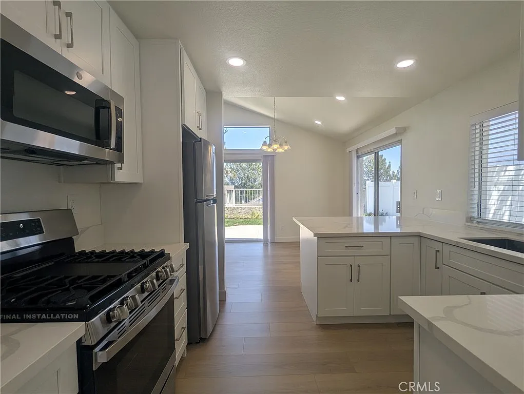 3 bed, 1403 sqft, $4,600 — Photo 3