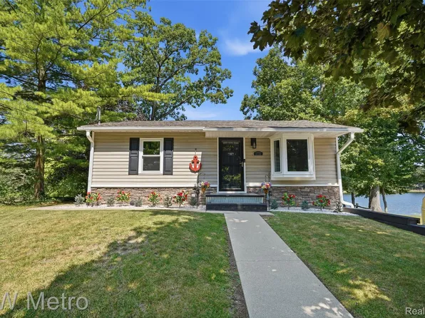 1772 Clark Lake Rd, Brighton, MI 48114