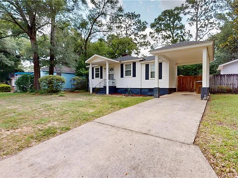 272 Border Dr W — Photo 3