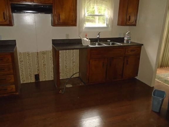3rd image of 103 Forest Hill Dr