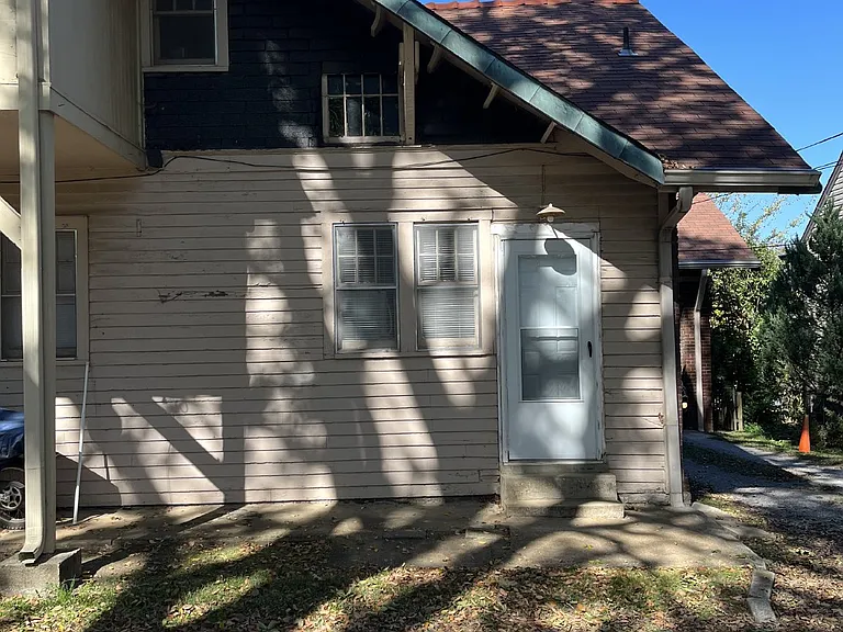 2129 Ashwood Ave #1 — Photo 3