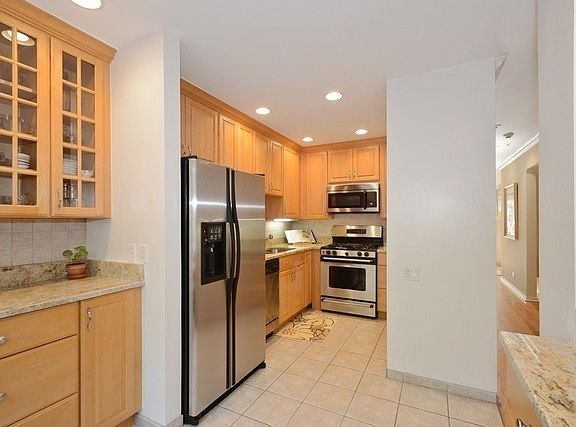 5th image of 641 W Willow St APT 137