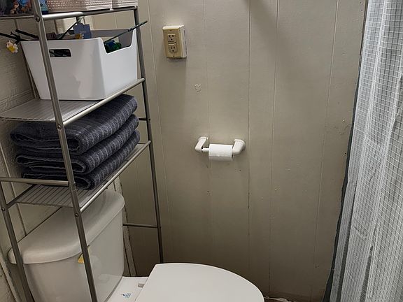 5th image of 696 Willey St #696