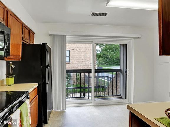 4th image of 49 Dudley Ct