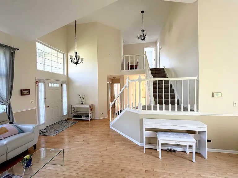 1936 Cobblebrook Ln — Photo 3