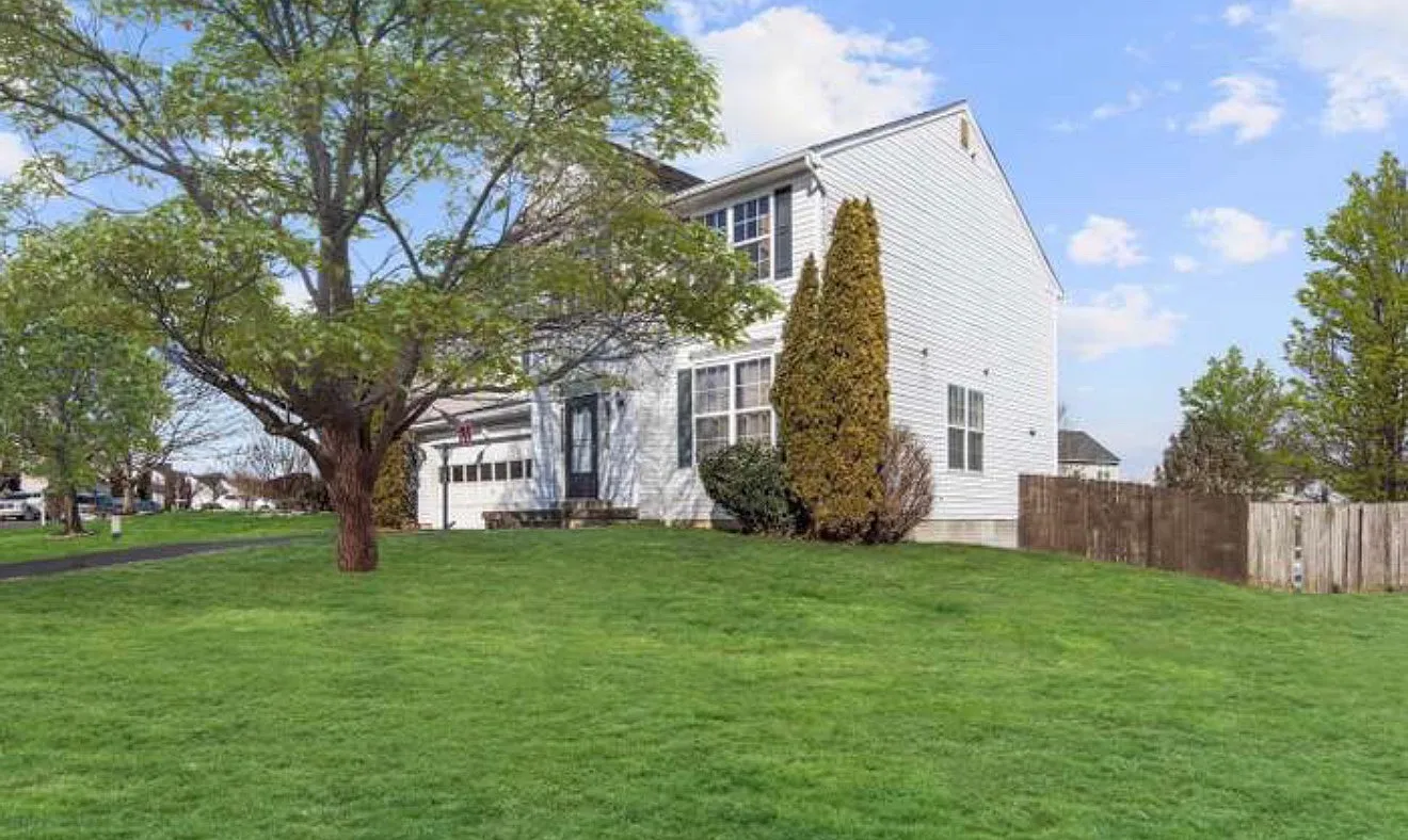 5 bed, 3.5 bath, 3450 sqft, $4,500 — Photo 1