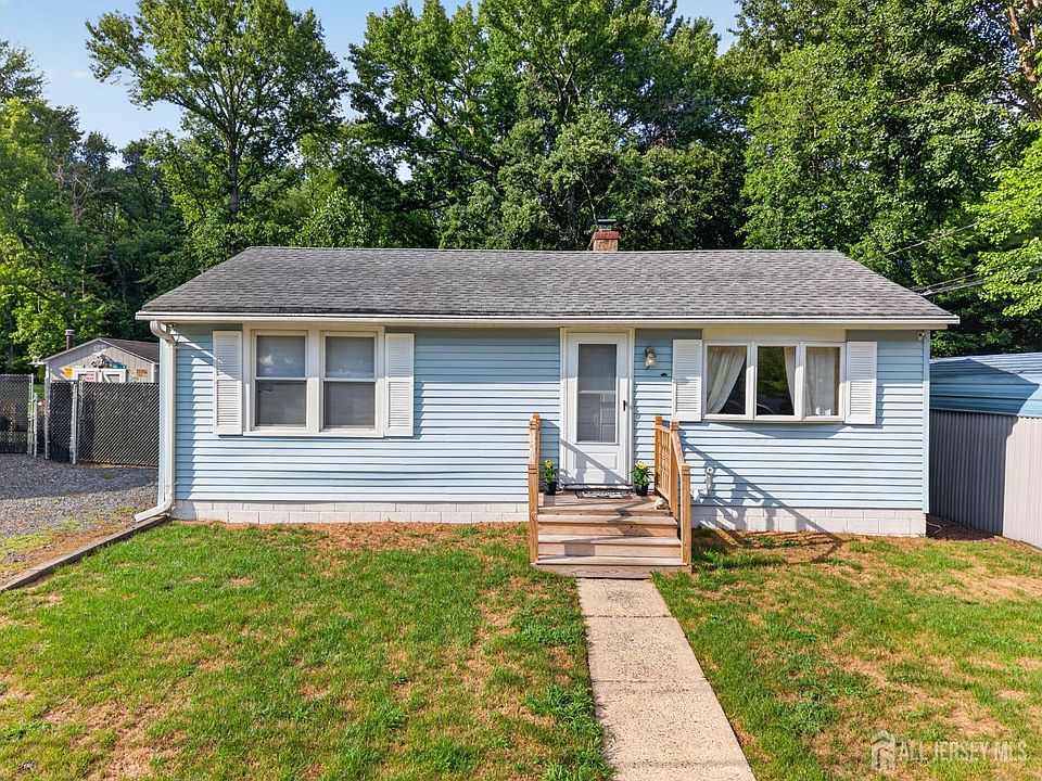 1st image of 5 Soden Ln