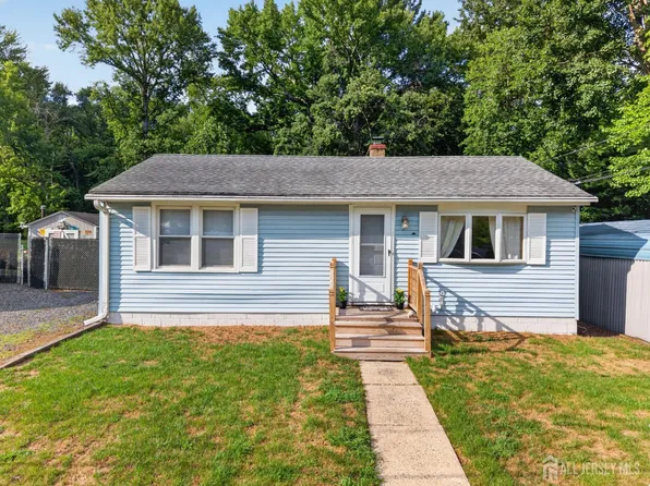 5 Soden Ln, Old Bridge, NJ 08857