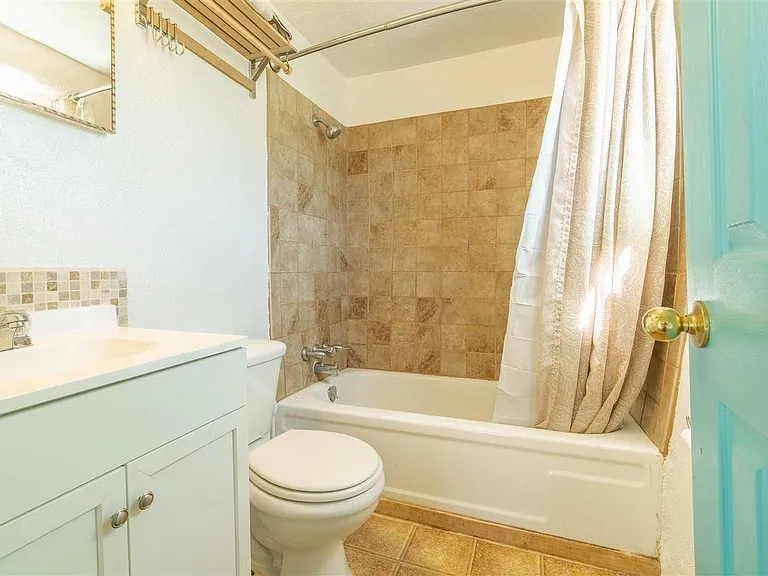 7 Las Animas Rd #B — Photo 16